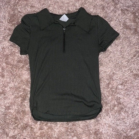 Green zip-up short sleeve shirt - Picture 1 of 3